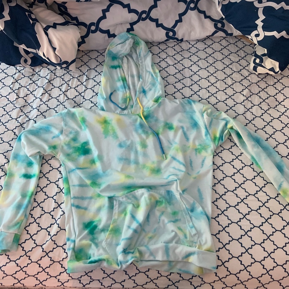 thin sweatshirt